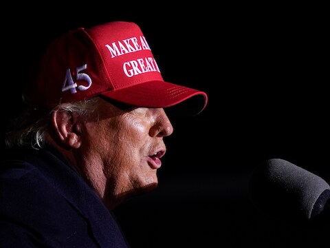 Donald Trump tijdens een rally op Kenosha Regional Airport in Wisconsin op 2 november.