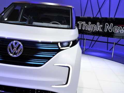 Een prototype van een Volkswagen BUDD-e op het autosalon van Genève.