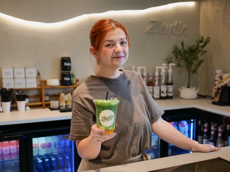 RESTOTIP. Van jeugdwelzijnswerker naar hippe horecazaak: Deryanur Yavas start haar droom op