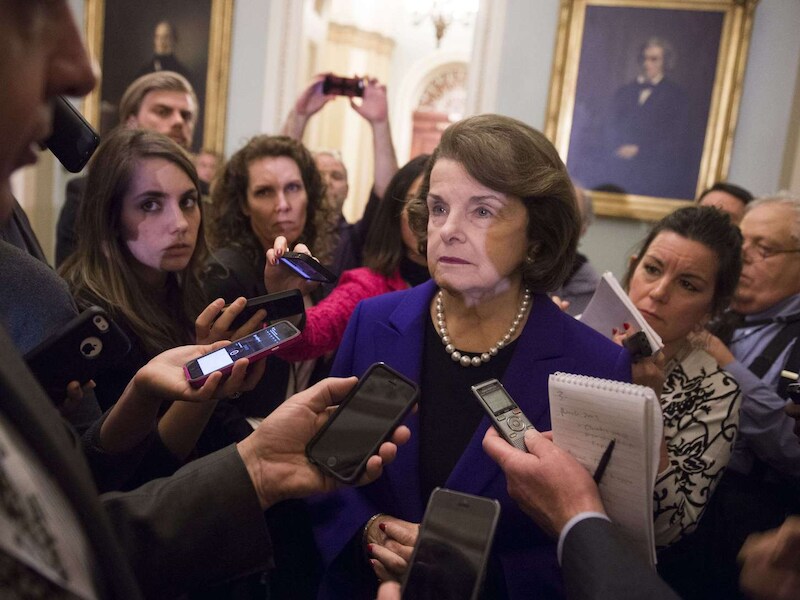 Dianne Feinstein (83), Democrate en politiek zwaargewicht, liet uitschijnen dat ze meer weet dan ze nu kan bekendmaken.