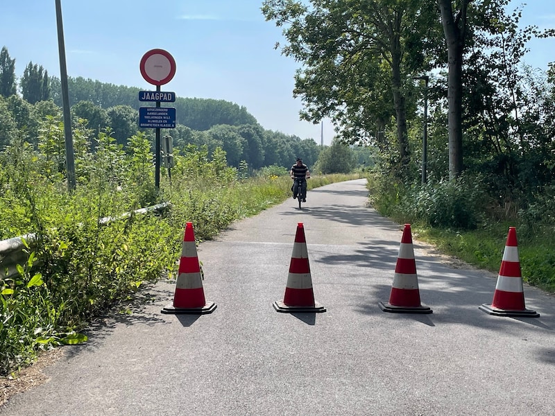 Archiefbeeld: het afgesloten jaagpad langs de Leie tussen Bissegem en Wevelgem.