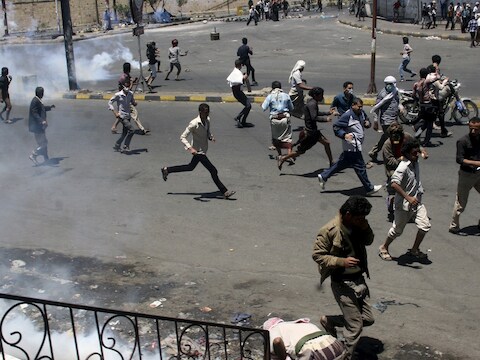 Demonstranten protesteren tegen de Houthi's in de Jemenitische stad Taiz.