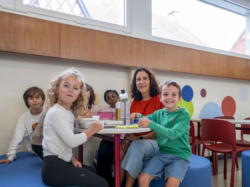 Kinderen Visitatieschool lunchen vanaf dit schooljaar in vernieuwde refter