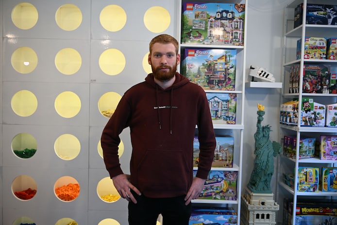 Merijn De Smet (23) opent pop-up van LEGO in Leuven: “Oudste set in de ...