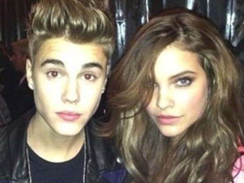 Justin Bieber backstage met model Barbara Palvin