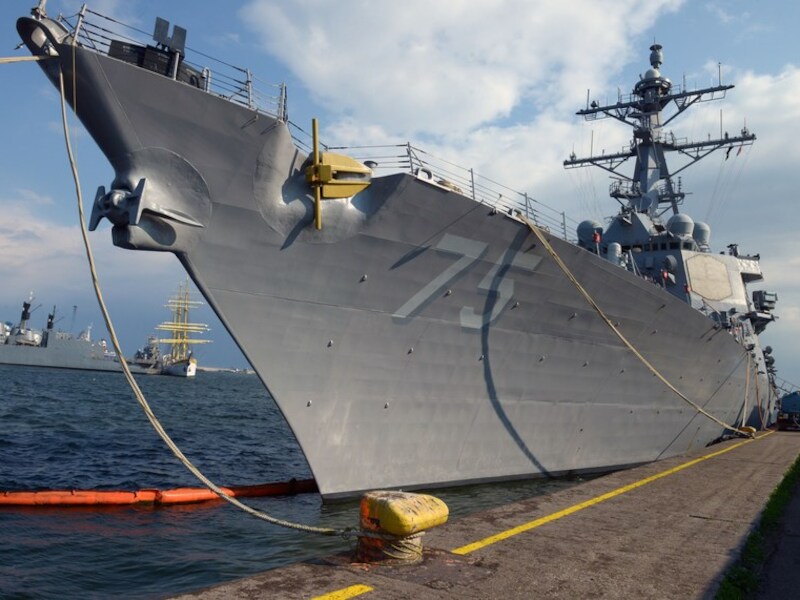 De Amerikaanse destroyer USS Donald Cook in de Roemeense havenstad Constanta, aan de Zwarte Zee.