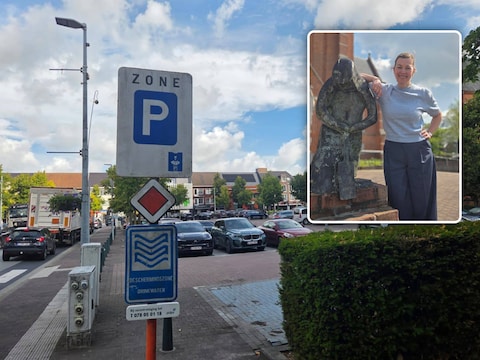 Kerkplein Beerse, Inzet: Lili Jansen bij het beeldje van de Kleidabber op het Kerkplein.