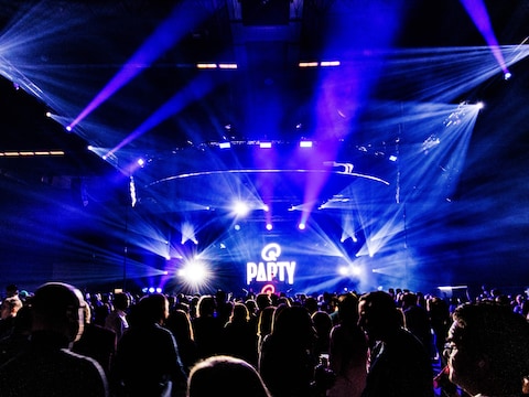 Q-party komt voor het eerst naar Lokeren
