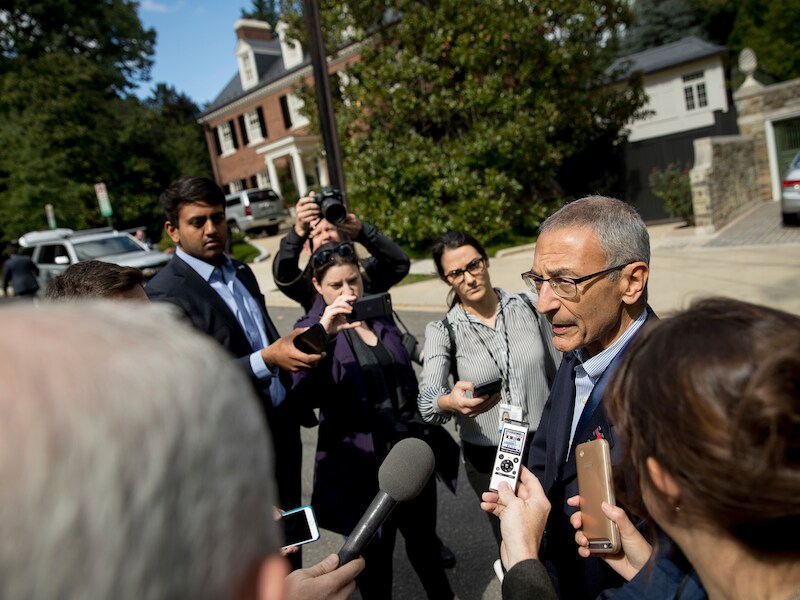 John Podesta staat de Amerikaanse pers te woord.