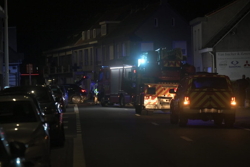De Audi miste de bocht en ramde een gevel.