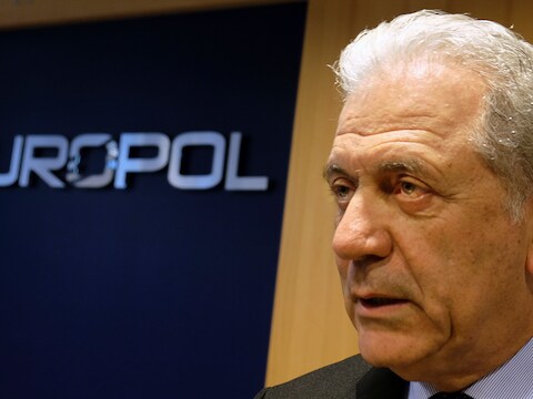 EU-commissaris voor Migratie Dimitris Avramopoulos zegt dat het centrum de samenwerking tussen de EU-lidstaten, internationale organisaties en nationale en Europese agentschappen moet verbeteren in de aanpak van de vluchtelingencrisis.