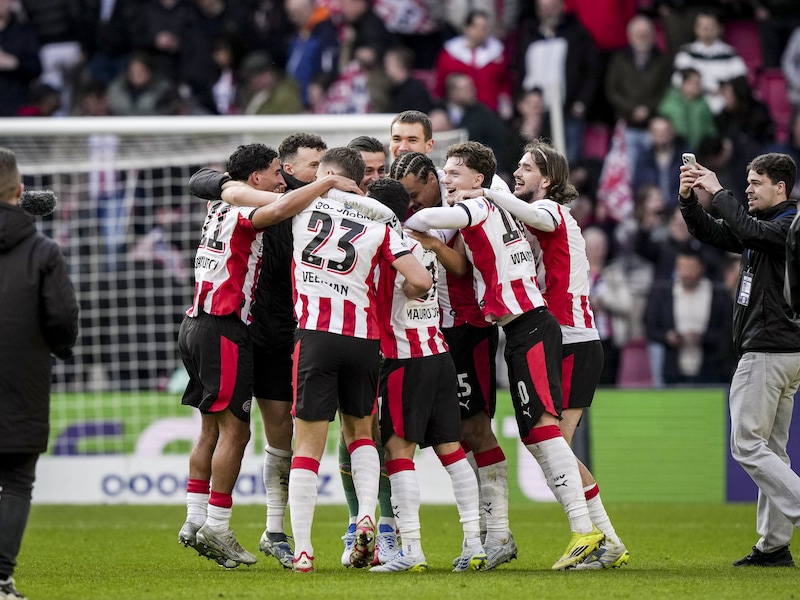 Alleen de schaal ontbreekt nog: PSV ‘officieus’ kampioen van Nederland na zege tegen FC Utrecht