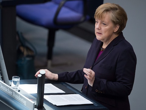 Angela Merkel vindt dat de G8 de facto niet meer bestaat.