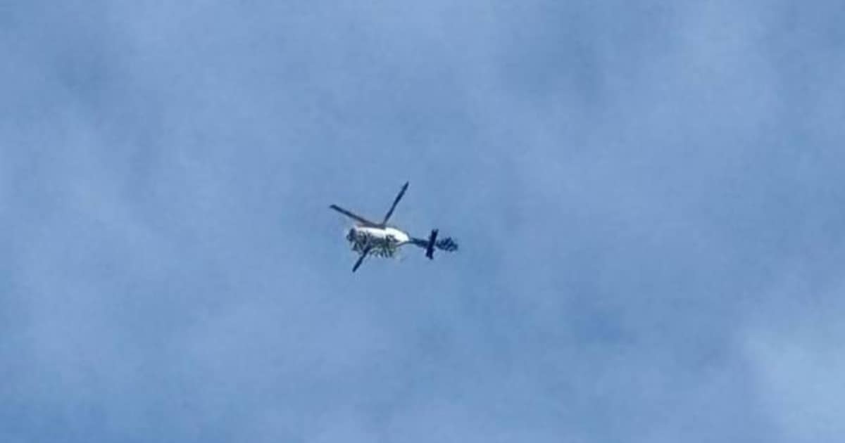 Nederlandse politie cirkelt met helikopter boven grensgebied voor veelpleger die boetes niet betaalt