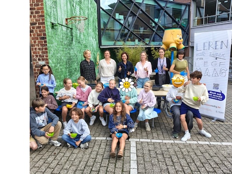 De leerlingen van De Kleine Prins kregen op de eerste schooldag een gezond fruitbuffet.