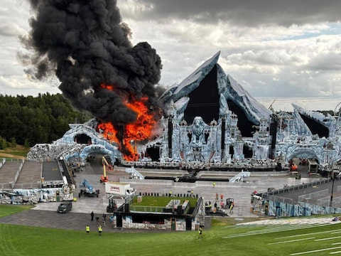 Een hevige brand legde vorige zomer de mainstage van Tomorrowland in de as.