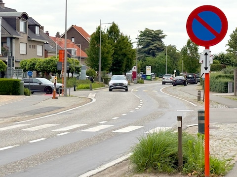 Sinds donderdagavond is het stuk van de Bouwelsesteenweg tussen de Hellevoortstraat en L. Gewatstraat opnieuw vrij. 