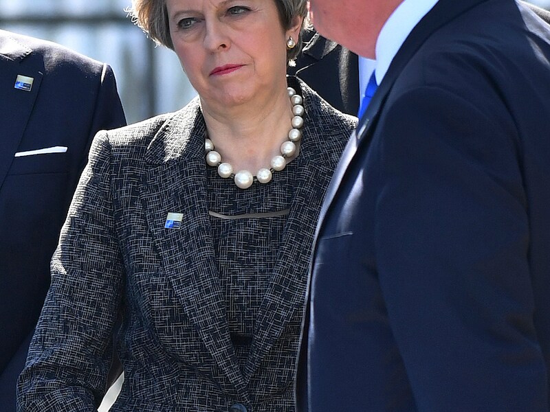 Brits premier Theresa May kaartte de informatielekken aan bij Amerikaans president Trump, die de zaak "verontrustend" noemde en een onderzoek in het vooruitzicht stelde.