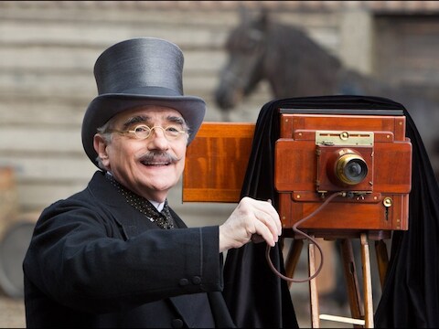 Martin Scorsese op de set van 'Hugo Cabret'.