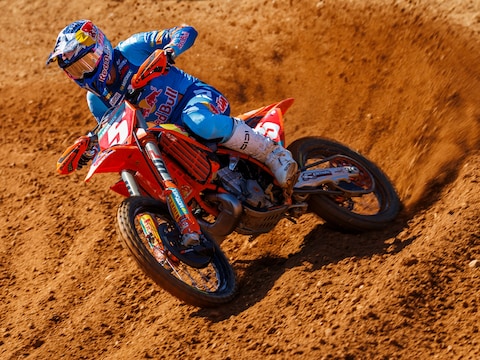 Lucas Coenen steviger WK-leider in MXGP-klasse na overtuigende winst in Zuid-Afrika, broer Sacha ten val in tweede reeks van MX2-klasse
