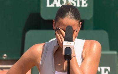 Oekraïense Marta Kostyuk wint, maar barst in tranen uit na raketaanval Kiev: “Gebouw op 100 meter van huis ouders is verwoest”