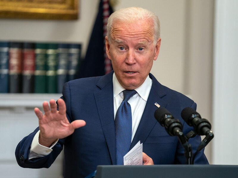 Joe Biden tijdens zijn persconferentie zondagavond