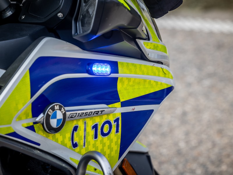 Fietser (77) gewond na aanrijding met voertuig in Alken