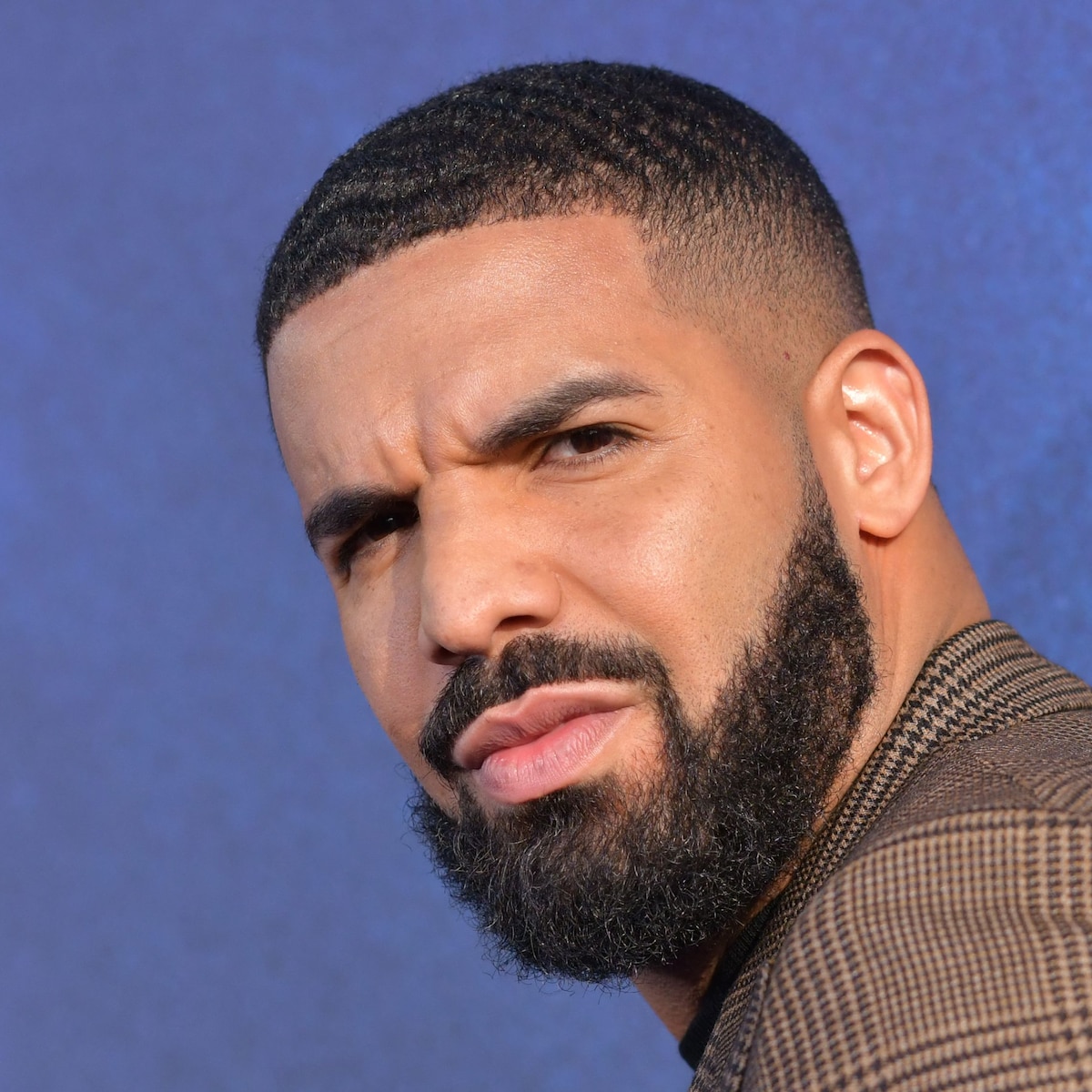 Rapper Drake aangeklaagd voor miljoenen euro's voor gebruik van ..., حجم الصورة 1200x1200