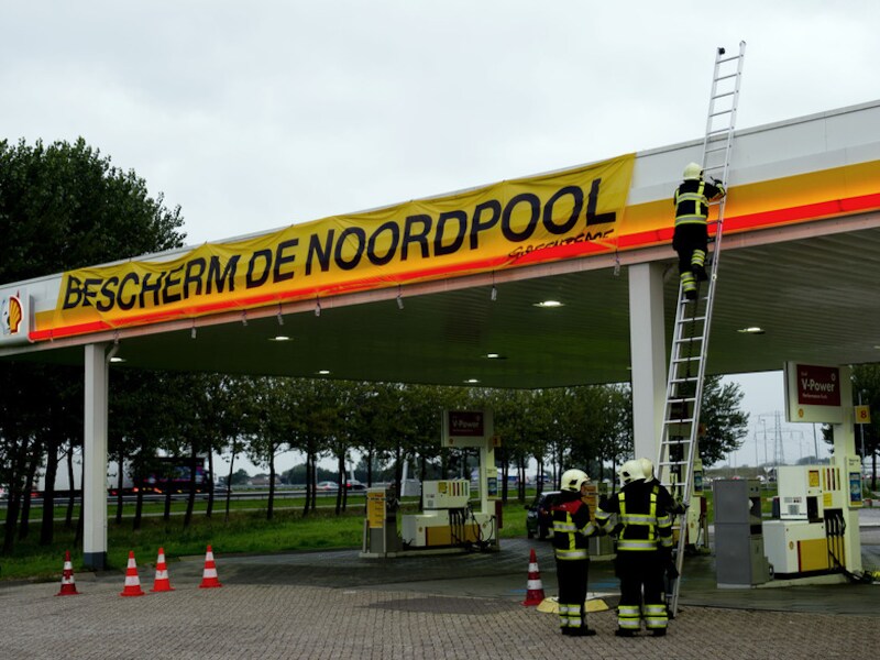 Protest van Greenpeace bij een Shell-station in september vorig jaar.