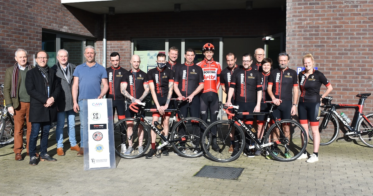 CAW lanceert wielerploeg voor thuis- en daklozen: “Deel uitmaken van ...