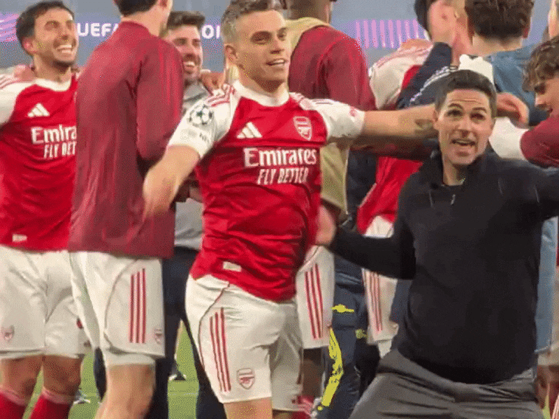 KIJK. Dolle vreugde bij Arsenal, waar Leandro Trossard zelfs een dansje doet met z’n coach Mikel Arteta: “Het was chaos”
