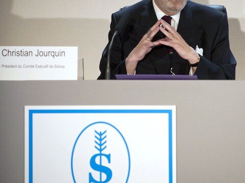 Chemiegroep Solvay zakte met 3,93 procent tot 64,27 euro.