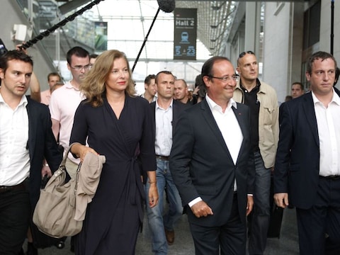 François Hollande en Valerie Trierweiler keerden gisteren per TGV terug van vakantie.