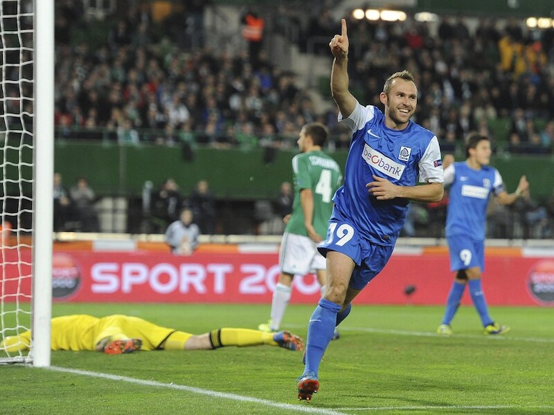 60': Buffel juicht na een knappe deviatie op voorzet van Camus: 2-2 en Genk met een verdiend punt dicht bij Europese overwintering.
