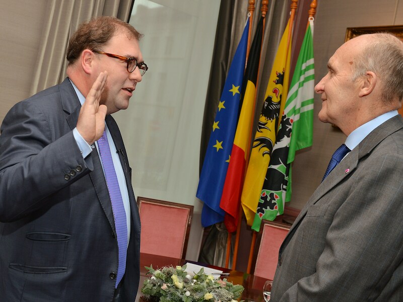 Burgemeester Christophe D'Haese bij zijn eedaflegging.