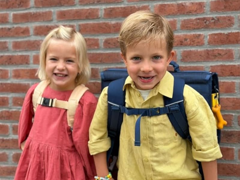 Mies en Warre Lodewijckx uit Geel starten nieuw schooljaar met een glimlach