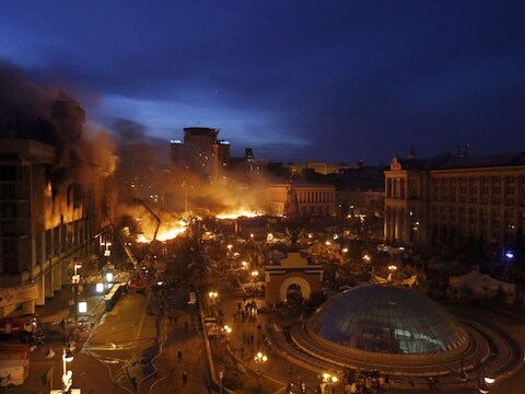Het Onafhankelijkheidsplein in Kiev is herleid tot een waar oorlogsveld.