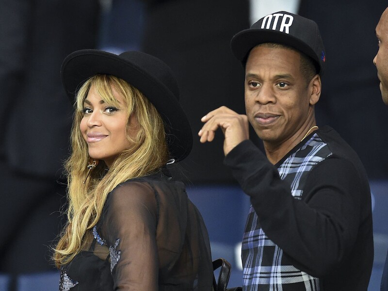 Beyoncé en Jay-Z tijdens een voetbalwedstrijd in Parijs deze week.