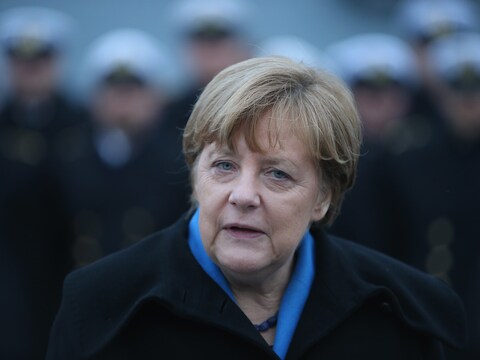 De brandbrief is ondertekend door 44 parlementsleden van de partij van Merkel. Ze schrijven dat er een "strikte urgentie" is om het beleid aan te passen, omdat het land "wordt geconfronteerd met overbelasting".