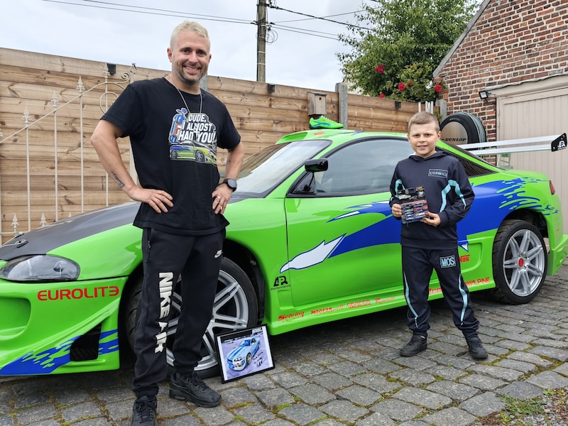 Jurgen en zijn zoontje Jason bij de iconische Mitsubishi Eclipse