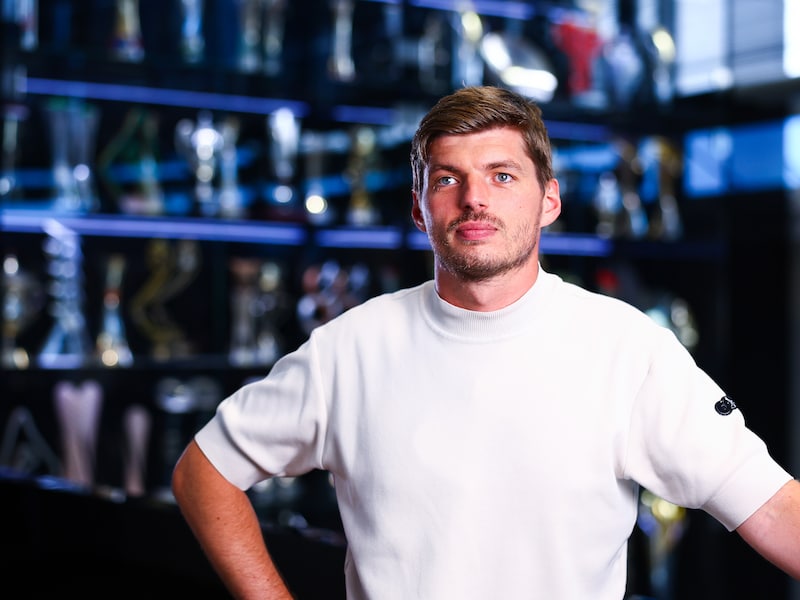 Max Verstappen verlengt contract bij Red Bull tot 2030: “Was dichter bij stoppen dan veranderen van team”