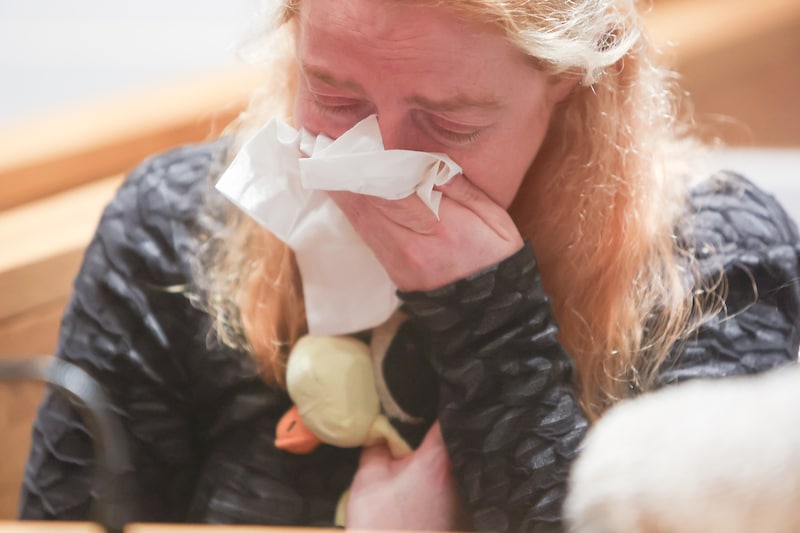 Stefanie Brems (39), zijn ex-vrouw en moeder van de kinderen, reageert emotioneel 