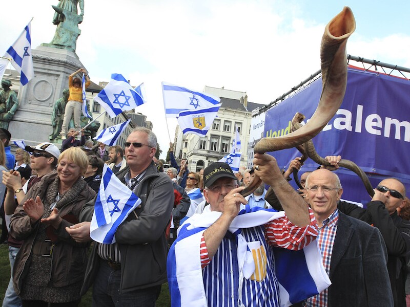 Enkele tientallen demonstranten hielden gisteren een pro-Israëlbetoging in Brussel. © ap