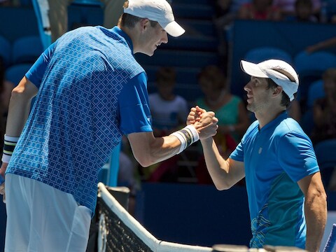 John Isner nam de maat van Daniel Munoz-De La Nava (rechts).