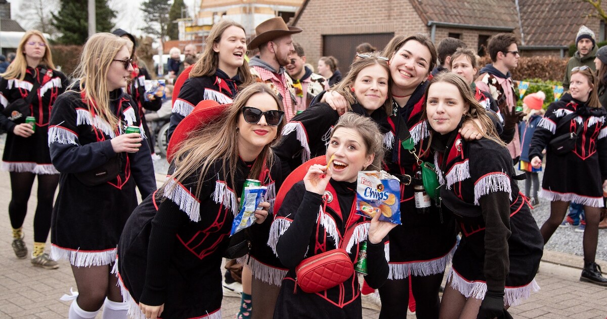 De Heikiesèters vieren carnaval in Meeuwen “Alle scholen doen mee”