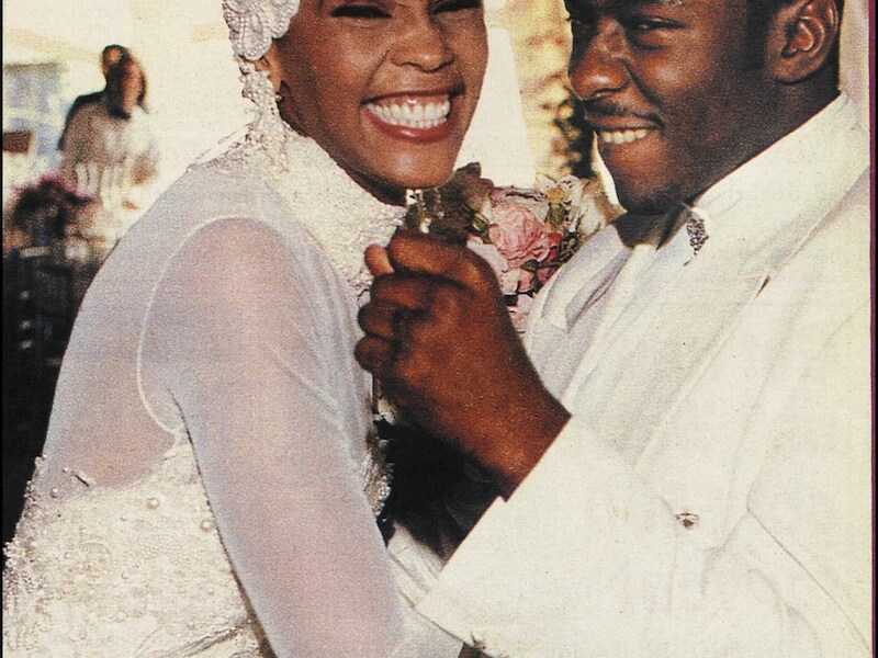 Whitney Houston en Bobby Brown op hun huwelijksdag.