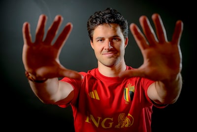“We lachen wel eens: ‘Zeg Thibaut, wanneer ga je ermee stoppen?’”: Senne Lammens over opvolging van Thibaut Courtois én waanzinnig jaar bij Manchester United