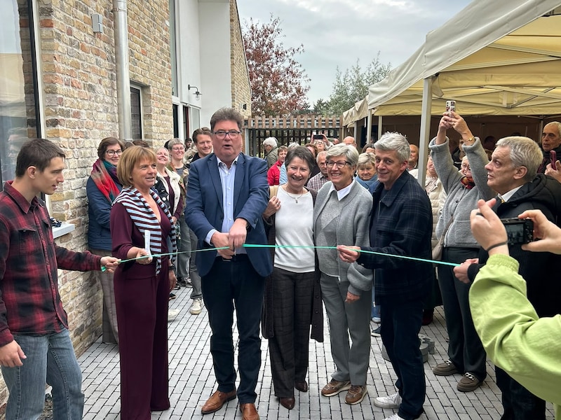 Opening nieuwe site Hoedhaar Emiliani