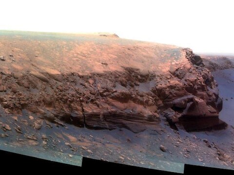 Deze foto werd door Marswagen Opportunity gemaakt, ook met deze rover wordt deze maan niet gecommuniceerd.