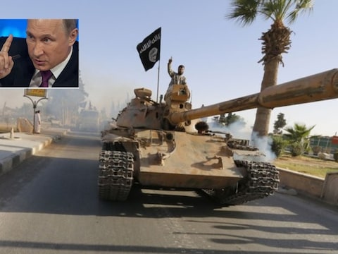 Een door IS buitgemaakte tank in de Syrische stad Raqqa. Poetin wees de notie van de hand als zou Rusland door de steun aan Assad mee verantwoordelijk zijn voor de situatie in Syrië.